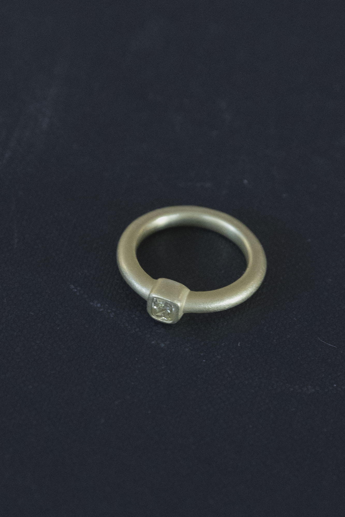 19k Gold and Solitaire Yellow Diamond Ikon Ring 10236 Sz 6.5